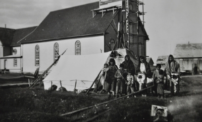 Women in traditional shawls in front of a church