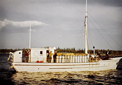 Schooner with a load of containers